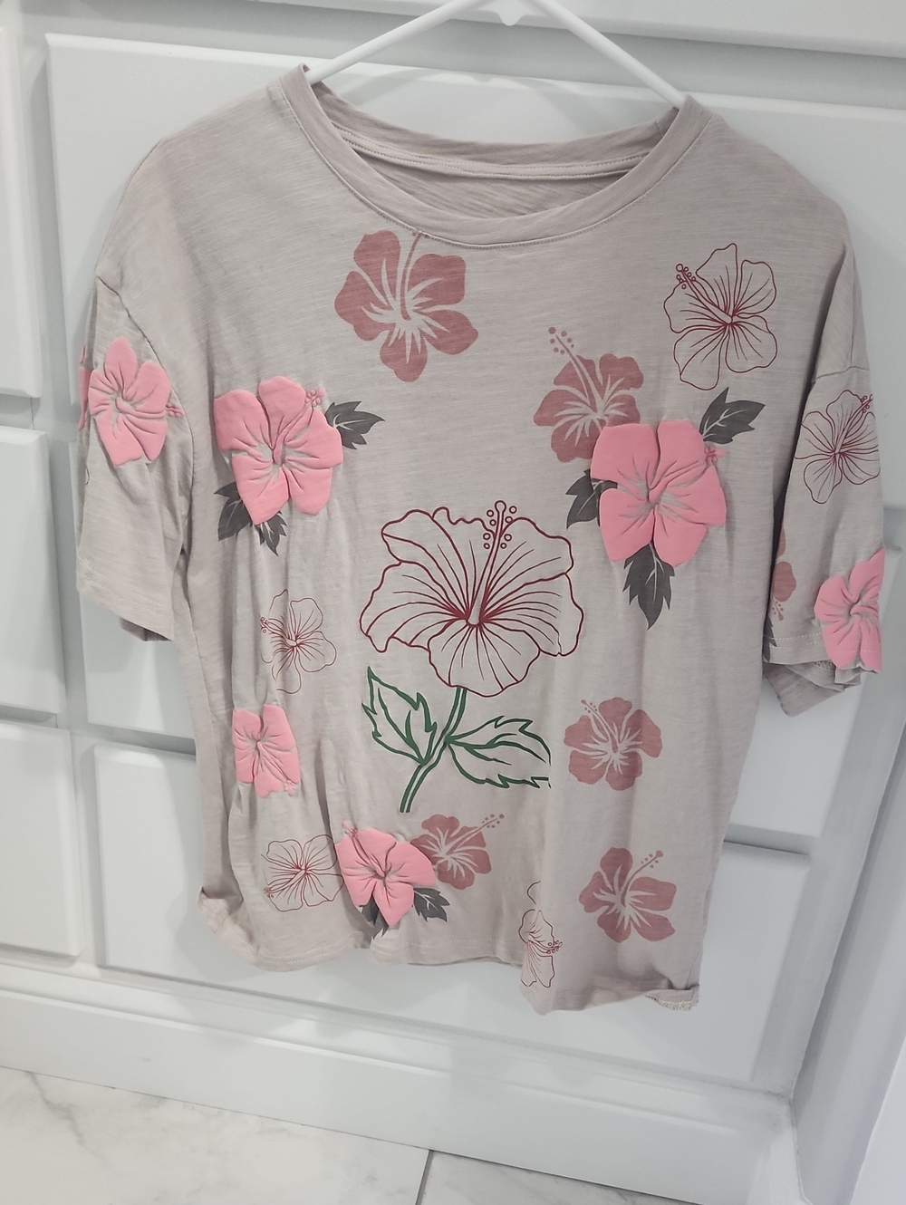 Floral Beige & Pink Hibiscus Tee - Women's Top Small